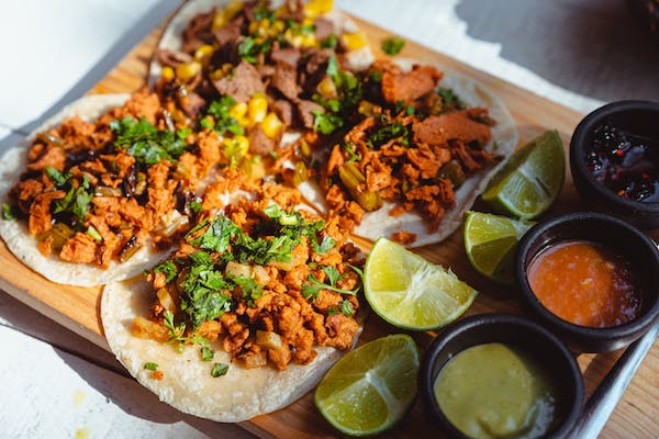What are the 4 tips for picking a name for your food truck: What is a good food truck name