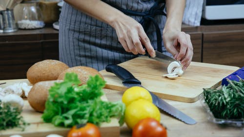 Should you BUY a Food Franchise or Start one yourself?