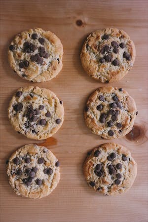 How much does a Crumbl cookie franchise owner make?
