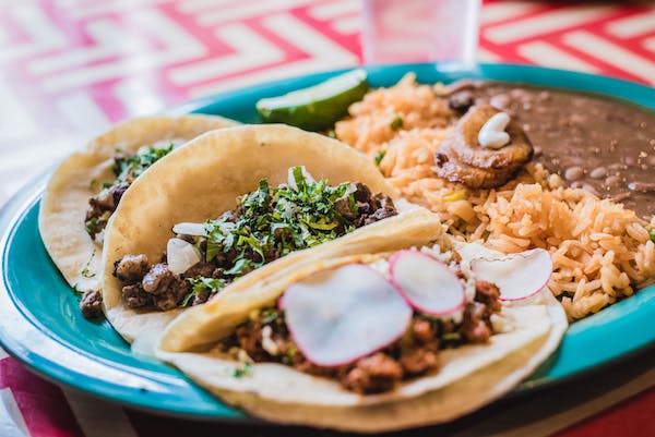 How do restaurants determine staffing needs?
