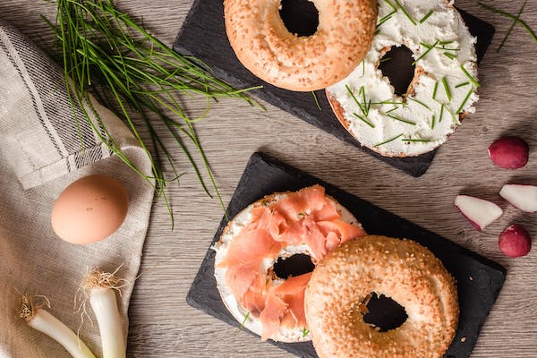 How much should a family spend on groceries per month?