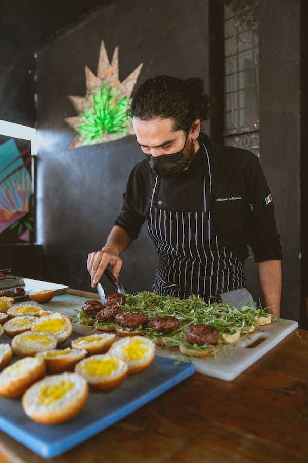 How do you feed 20 guests on a budget