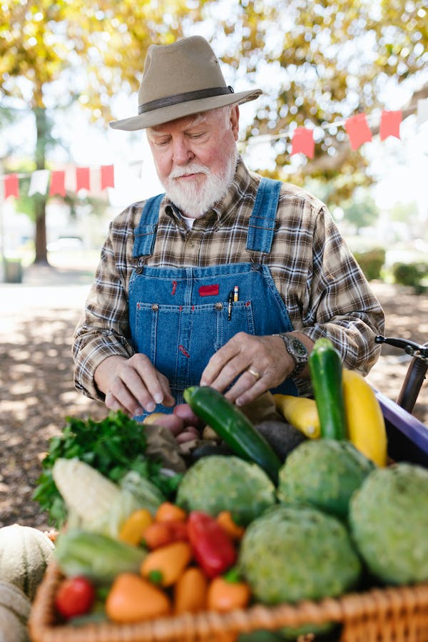 What does farm to table trend include: What are the pros and cons of farm to table?